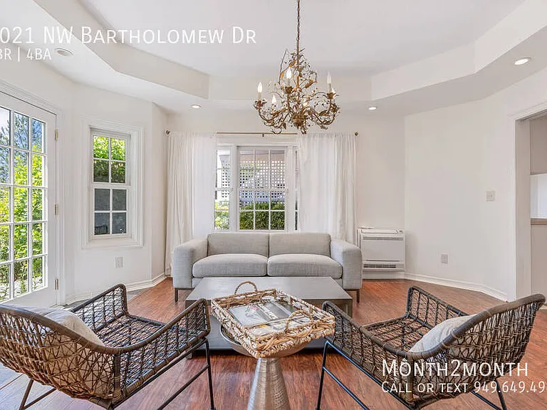 9021 NW Bartholomew Dr — Photo 2