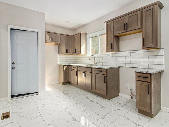 3rd image of 8366 Navy St