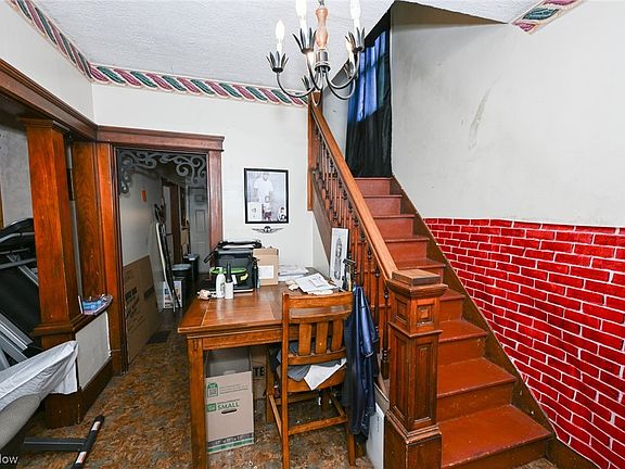 4th image of 420 W 21st St
