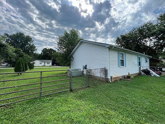 4th image of 8132 Cooper Dr