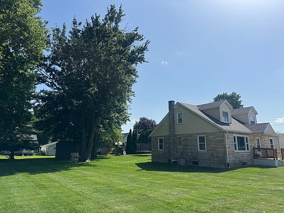 2nd image of 506 SW 3rd St