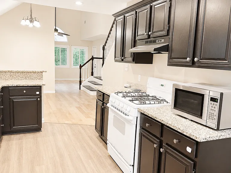 1264 Watercrest Cir — Photo 13