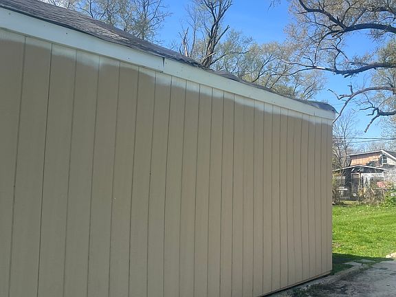 2nd image of 3242 Collier St
