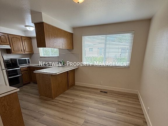 3rd image of 3401 W Royalwood Dr