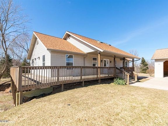 3rd image of 1219 Indian Lakes Rd NE