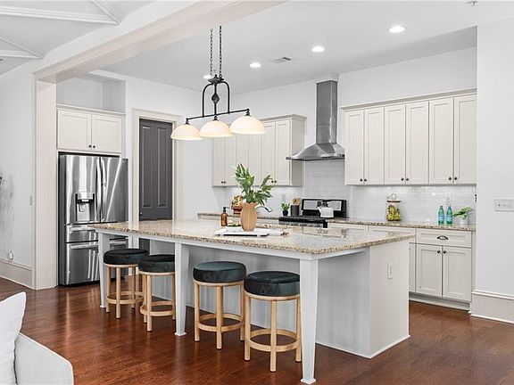2nd image of 6015 Webster Cir