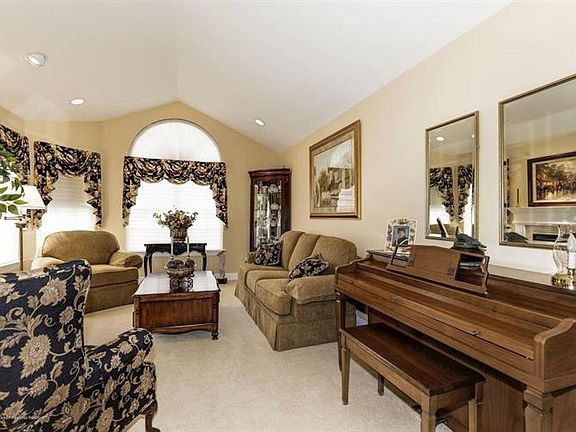 5th image of 2699 Meadow Lake Dr