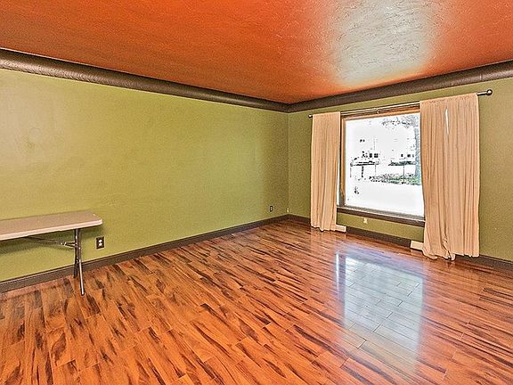 3rd image of 337 University St
