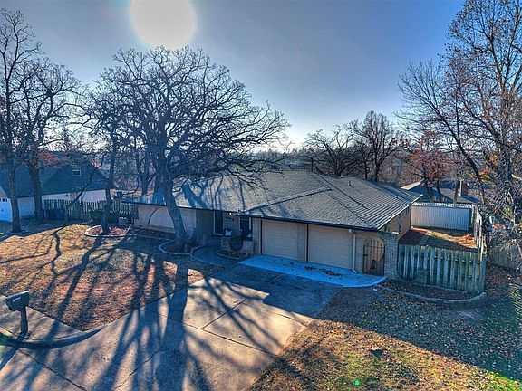3rd image of 1300 Briarwood Dr