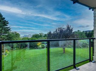 520 E Cedar Cres SW #103, Calgary, AB T3C2Y8