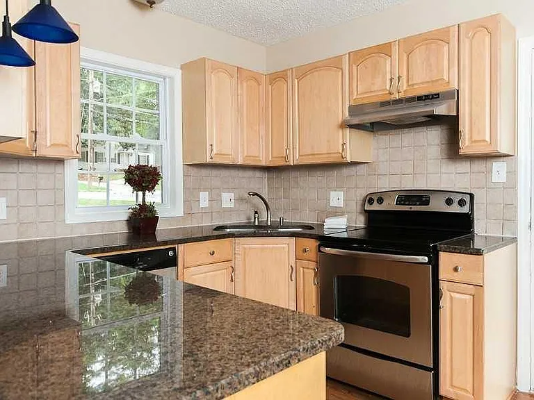 2380 Strathmore Dr NE — Photo 3