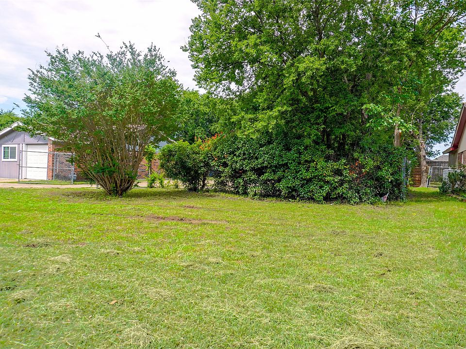 1st image of 220 Coury Rd