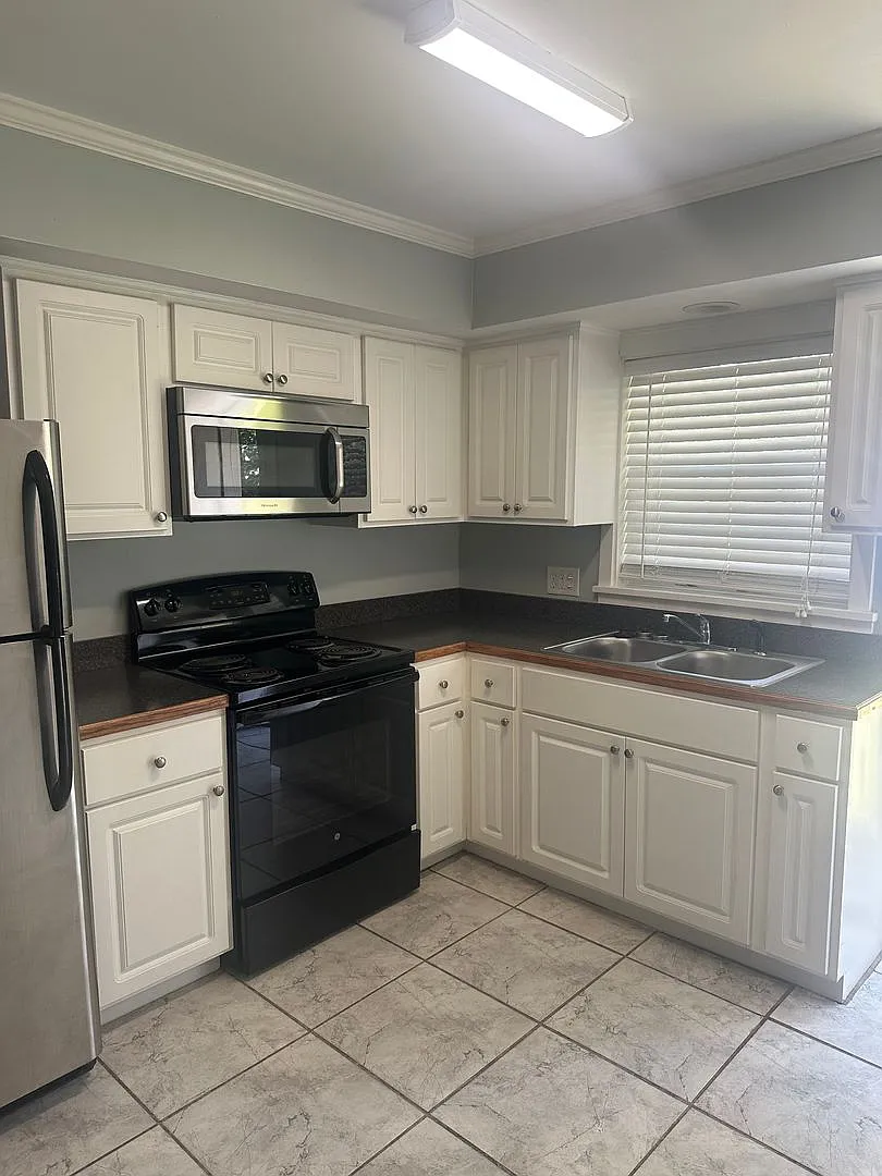 2 bed 1 bath duplex — Photo 1