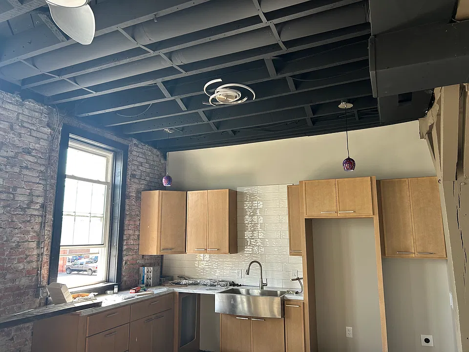 206 E 4th St #1