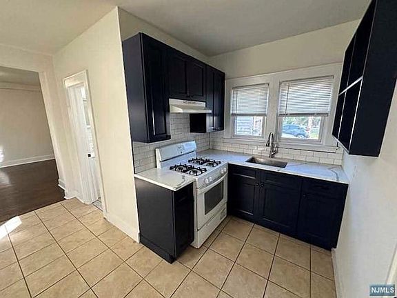 5th image of 590 Nassau St