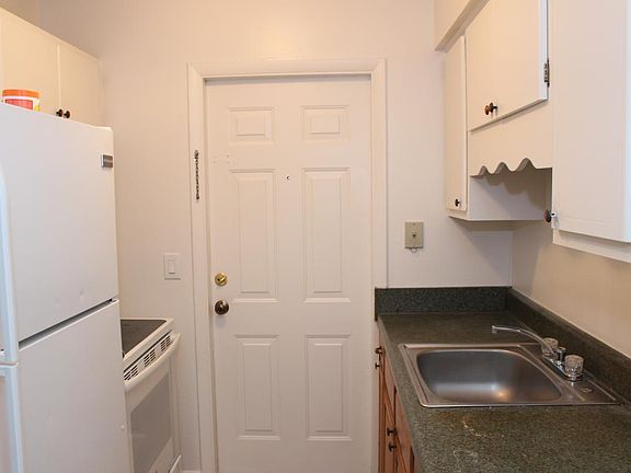 4th image of 821 NW 16th Ave