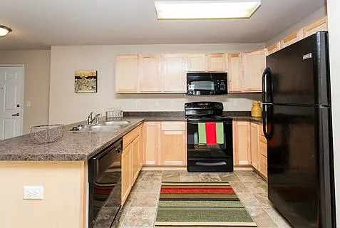 Lincoln Meadows Apartments — Photo 2