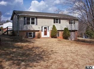 1072 W Poplar St, Conover, NC 28613