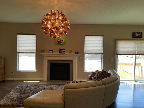 3rd image of 5915 Seldon Dr
