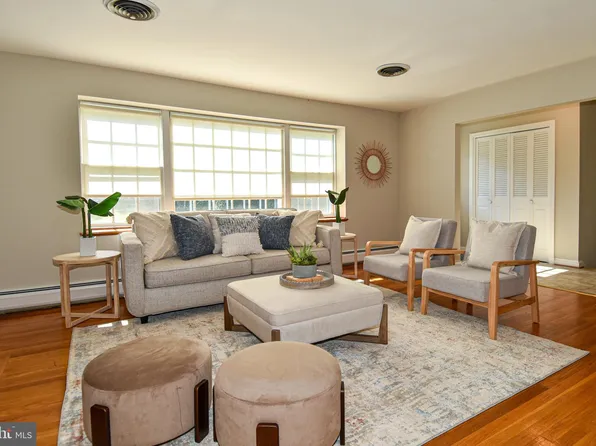 1002 Robroy Dr, Silver Spring, MD 20903