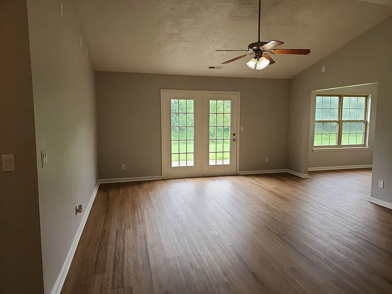 405 Parker Pl — Photo 5