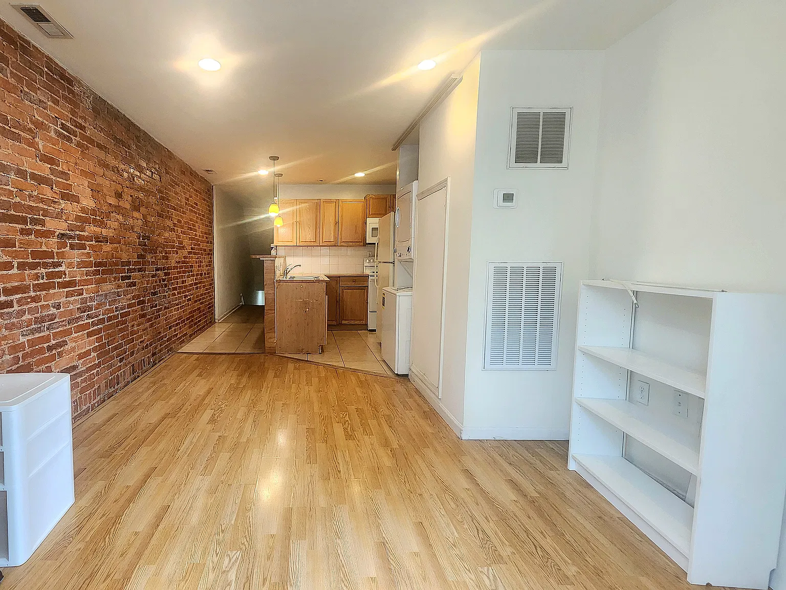 6 bed, 1650 sqft, $2,790 — Photo 2