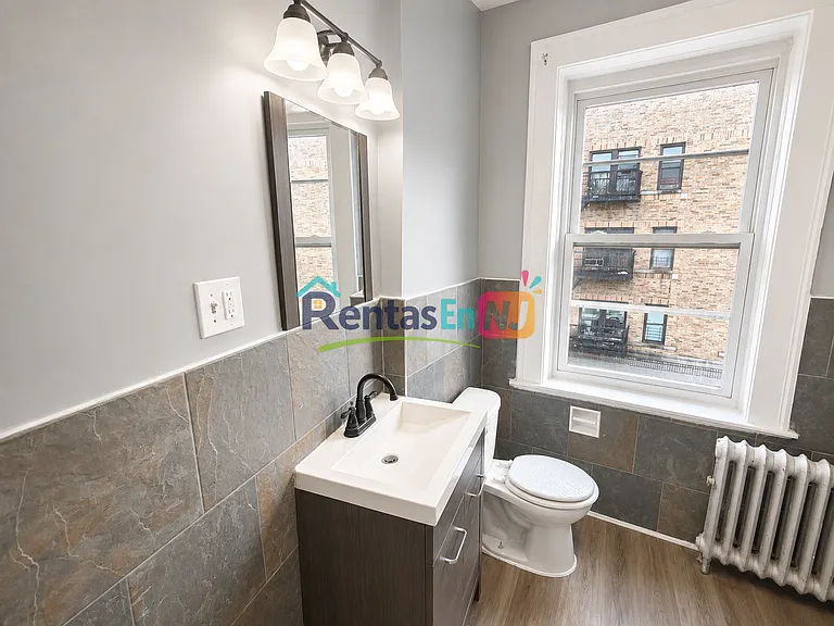 653 Summer Ave #9A — Photo 2