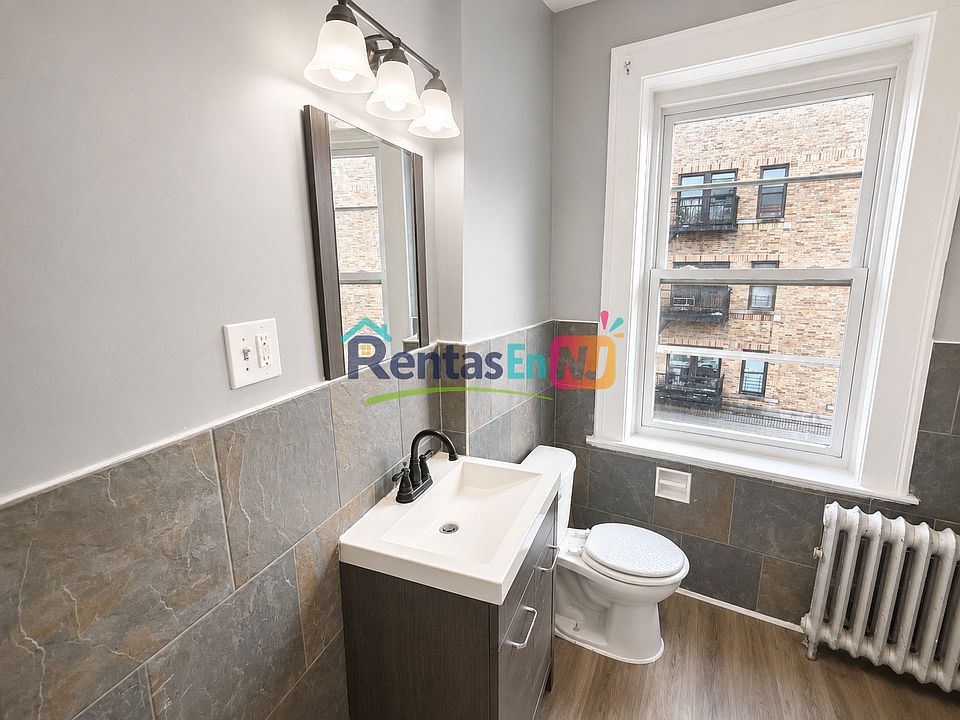 2nd image of 653 Summer Ave #9A