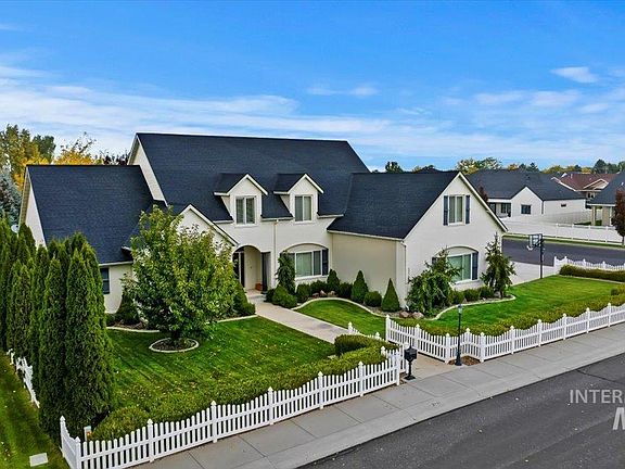 3rd image of 2795 Sun Meadow Dr