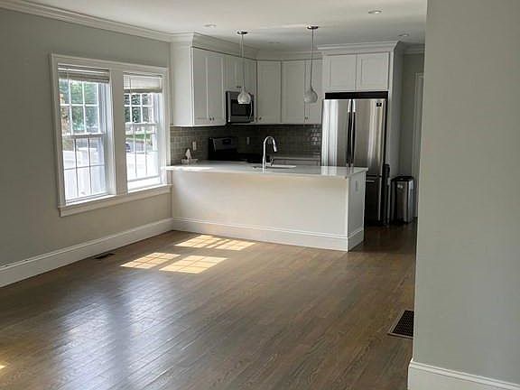 2nd image of 19 Taft St #19