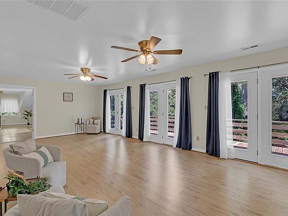 2nd image of 423 Kings Landing Rd
