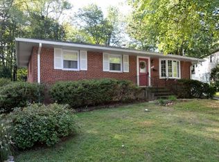 1105 Lakewood Dr SW, Vienna, VA 22180