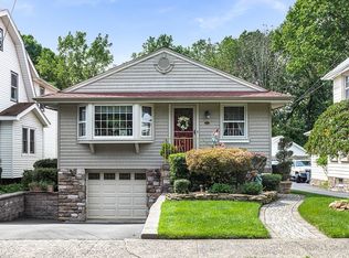 24 Pelham Pl, Bergenfield, NJ 07621