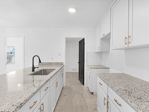 5th image of 2227 HICKS AVE