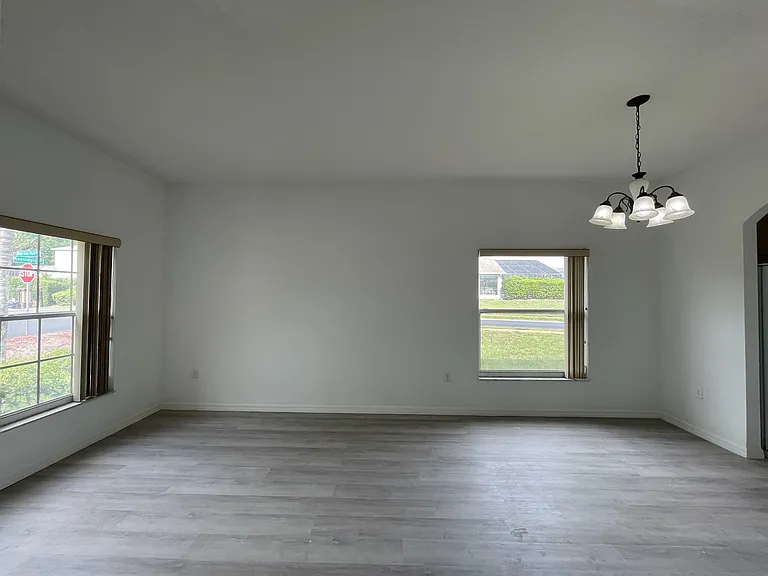201 Kensington Dr — Photo 15