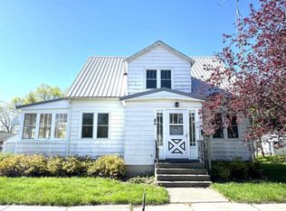 618 4th St, Reedsburg, WI 53959