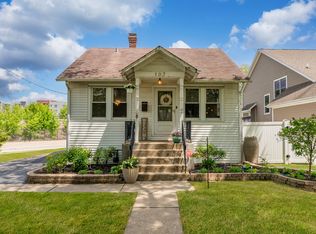 107 S Burton Pl, Arlington Heights, IL 60005