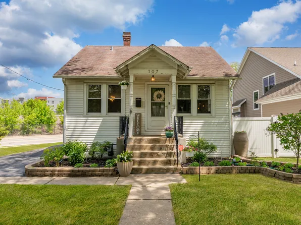107 S Burton Pl, Arlington Heights, IL 60005