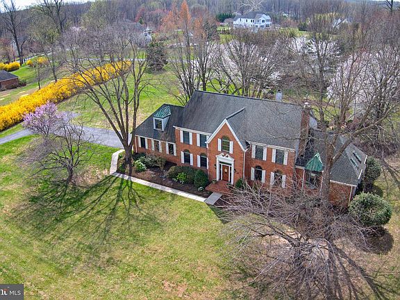 3rd image of 12762 N Lime Kiln Rd