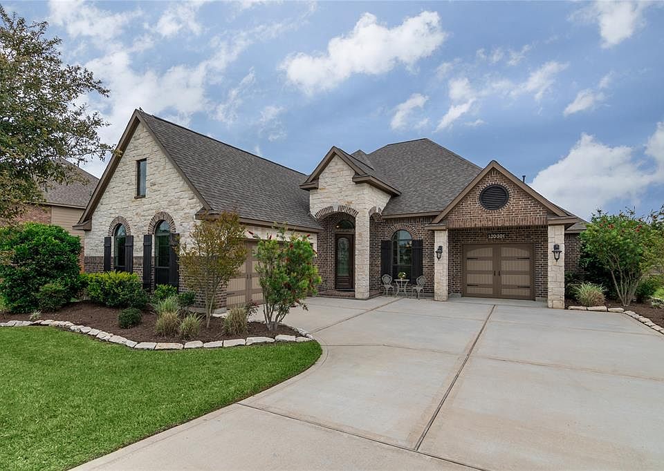 1st image of 40392 Mostyn Dr
