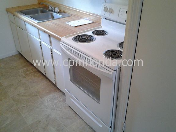 5th image of 409 Armenia Dr #B