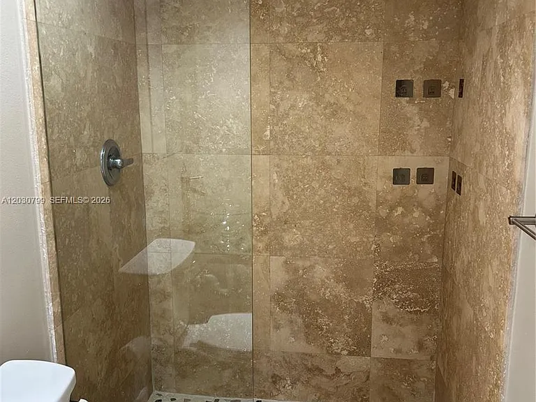 600 NE 36th St #417 — Photo 18