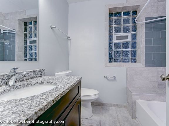 4th image of 1209 W Catalpa Ave #2