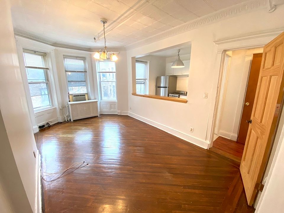 1st image of 162 Underhill Ave #4