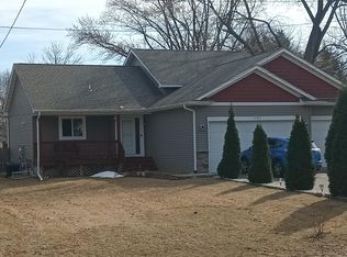 2942 Edgerton St, Little Canada, MN 55117