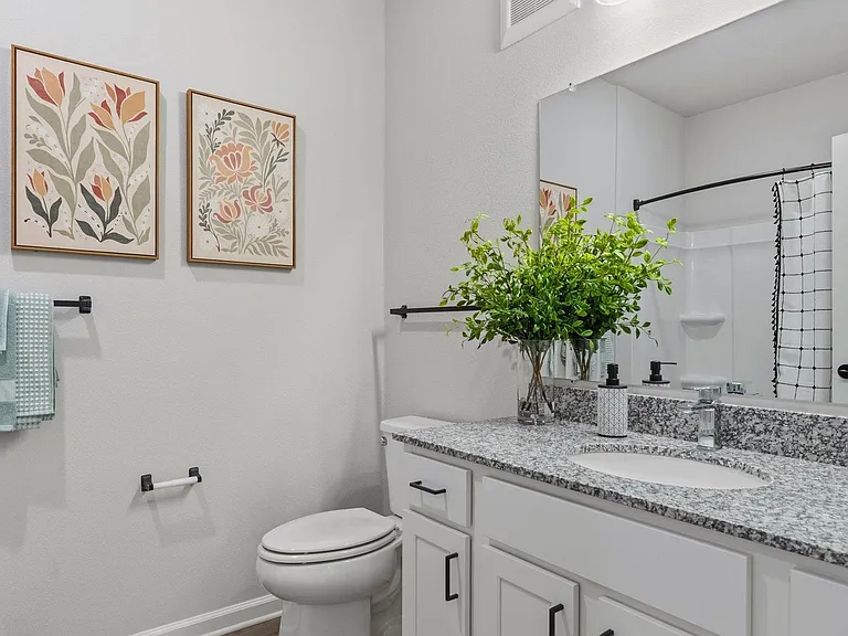 Whispering Pointe Apartments — Photo 39