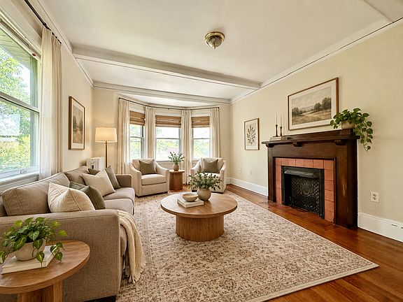 2nd image of 206 Sumner St APT 6