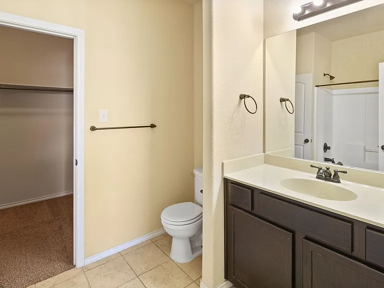 533 Creekside Cir — Photo 9