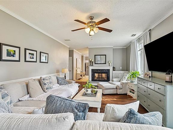 4th image of 308 Evergreen Dr