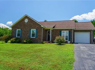 3467 Farmfield Dr, Claremont, NC 28610